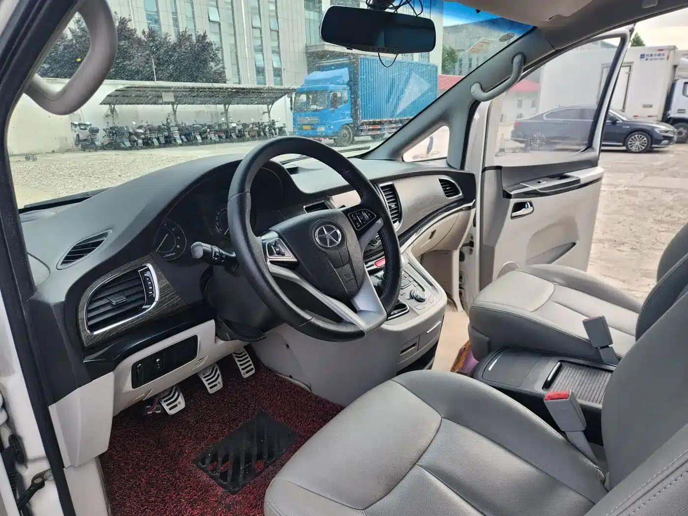 Refine M5 2016 2.0T Gasoline Manual Executive Edition — миниатюра 15