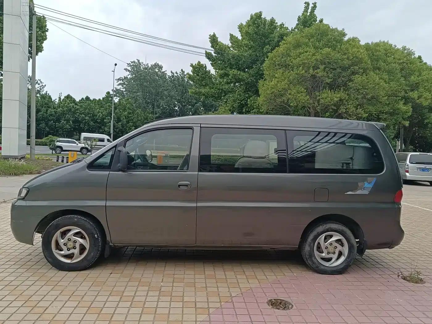 Refine 2011 2.0L Shuttle Gasoline Comfort Edition HFC4GA3 — миниатюра 4
