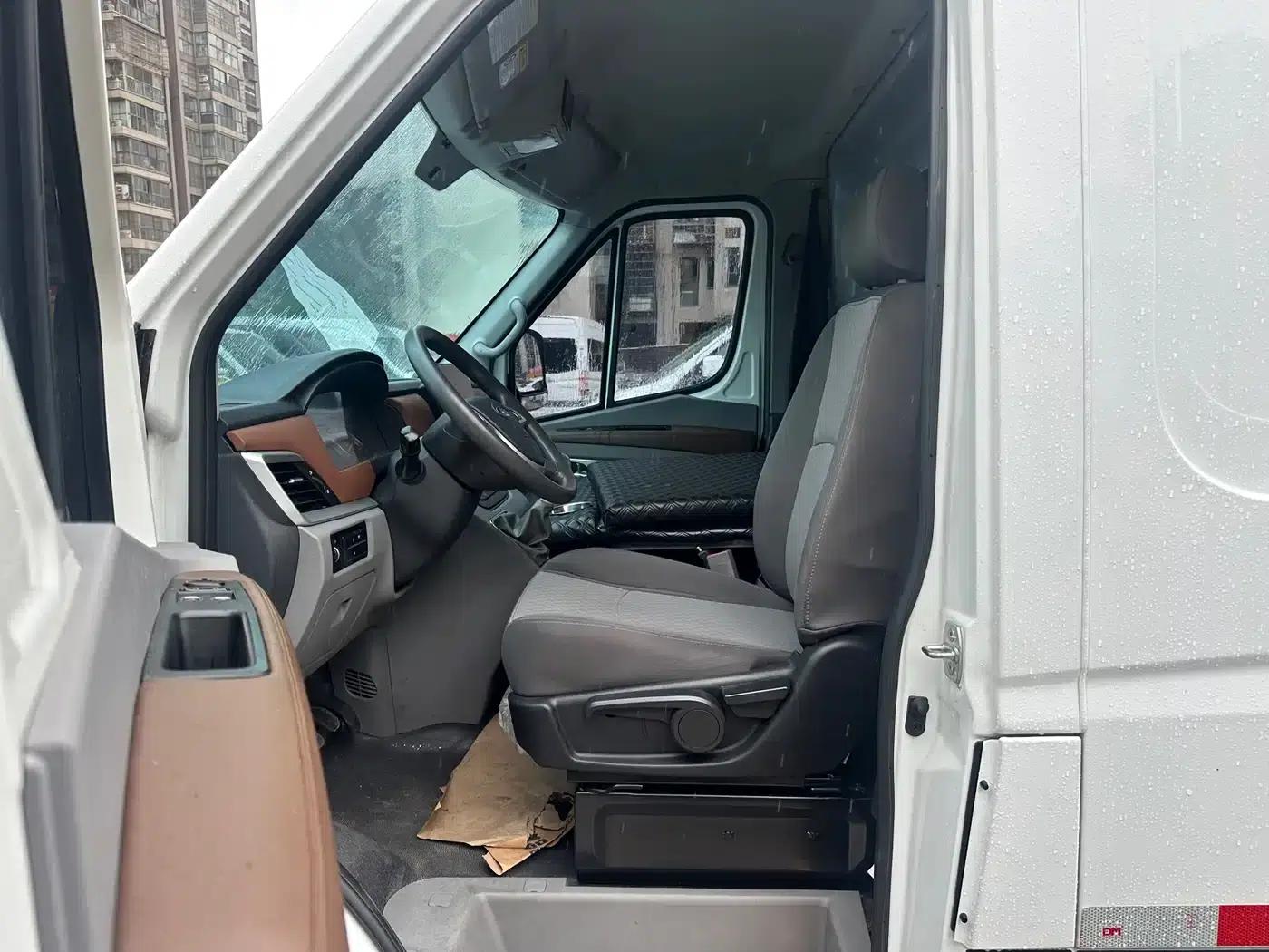Starry 2024 2.5T Star Logistics Navigator Edition Dual-Tire High Roof 2/3 Seats D25TCIF1 — миниатюра 12