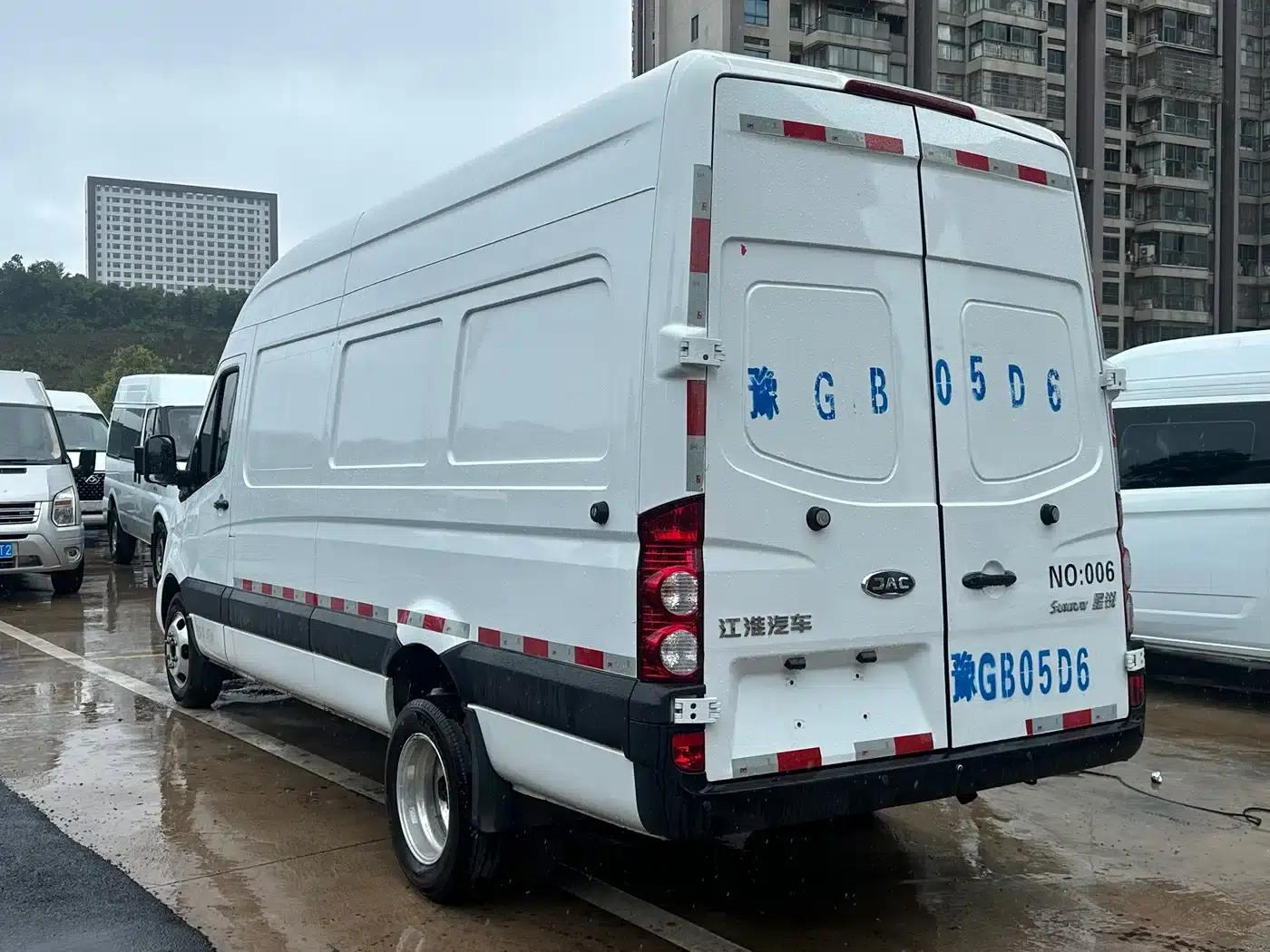 Starry 2024 2.5T Star Logistics Navigator Edition Dual-Tire High Roof 2/3 Seats D25TCIF1 — миниатюра 5