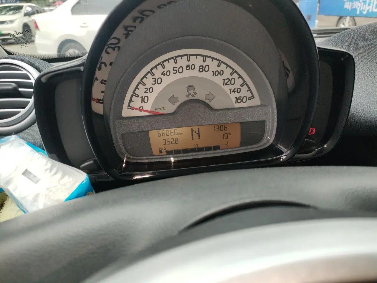 smart fortwo 2014 1.0 MHD Hardtop BoConcept Special Edition — миниатюра 13