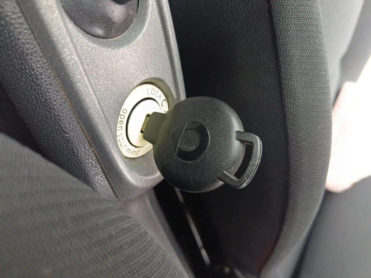 smart fortwo 2012 1.0 MHD Hardtop Standard Edition — миниатюра 9