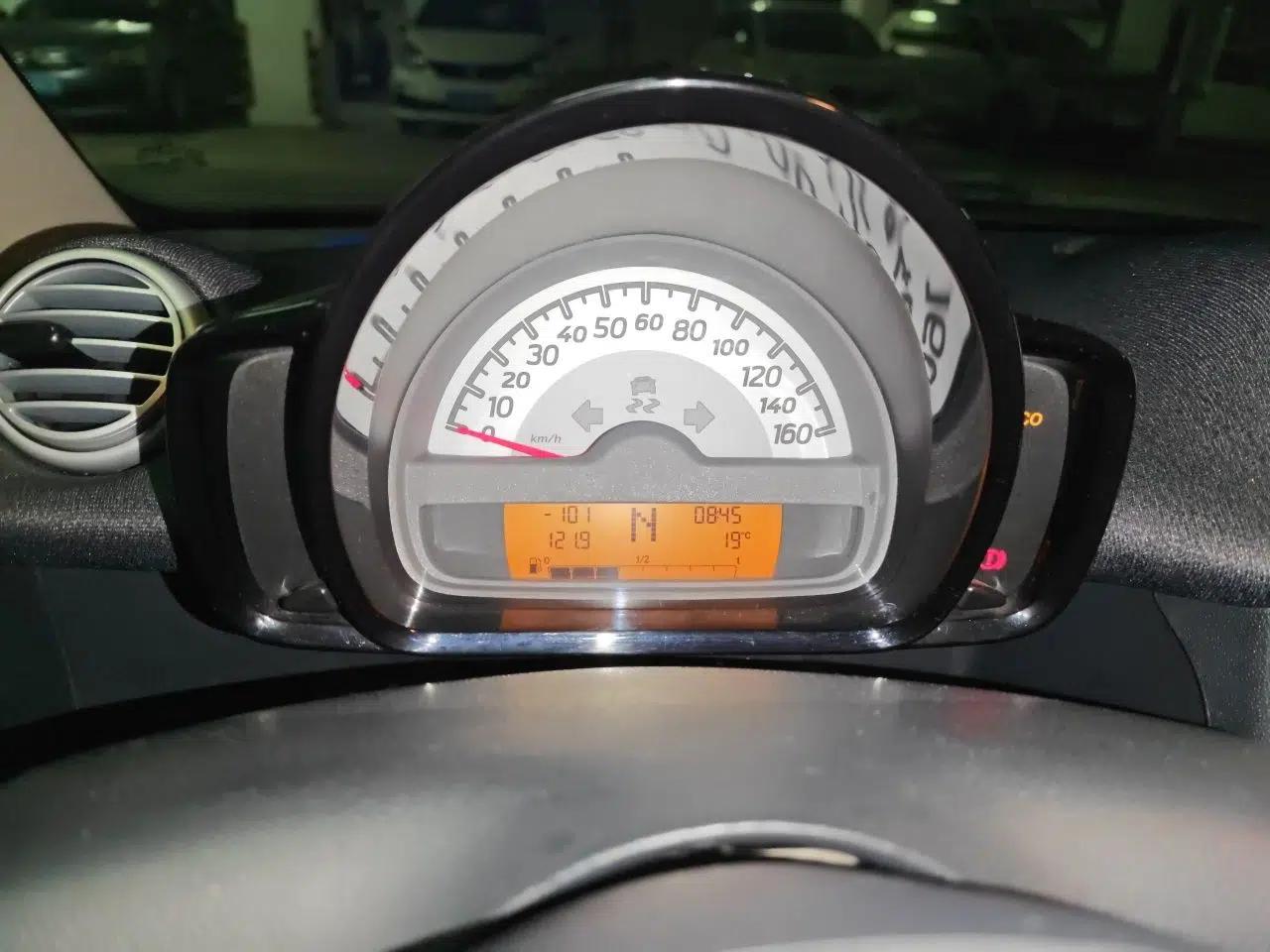 smart fortwo 2012 1.0 MHD Hardtop Standard Edition — миниатюра 12