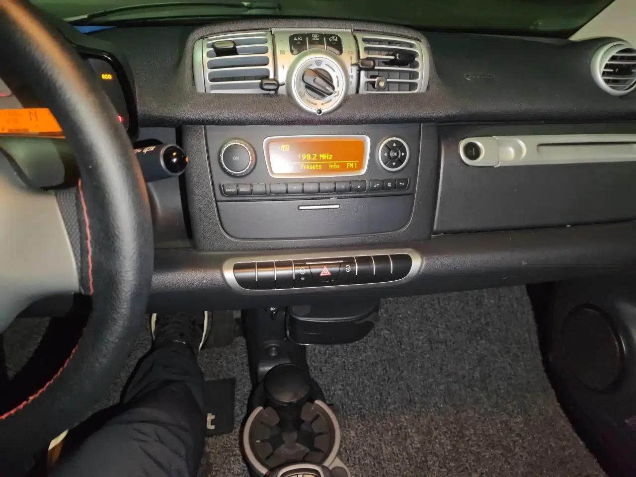 smart fortwo 2012 1.0 MHD Hardtop Standard Edition — миниатюра 14