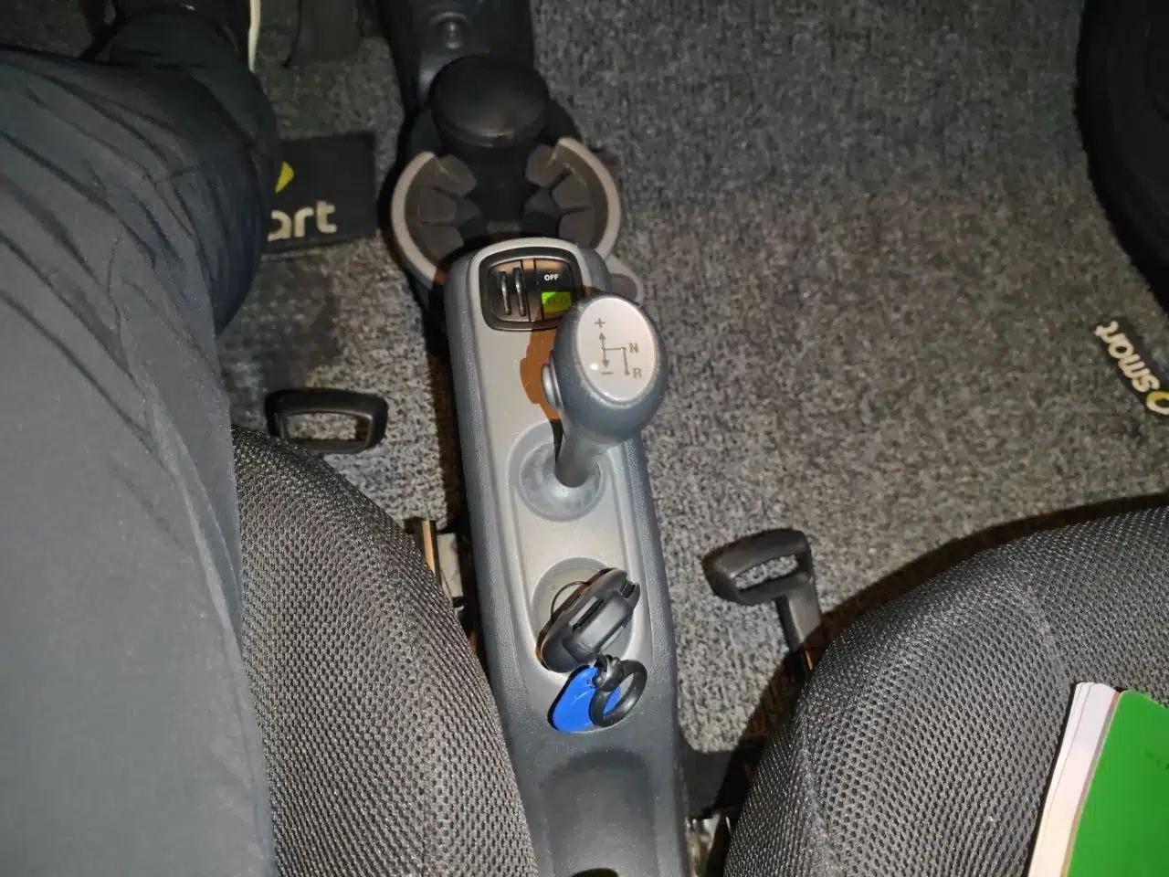 smart fortwo 2012 1.0 MHD Hardtop Standard Edition — миниатюра 15