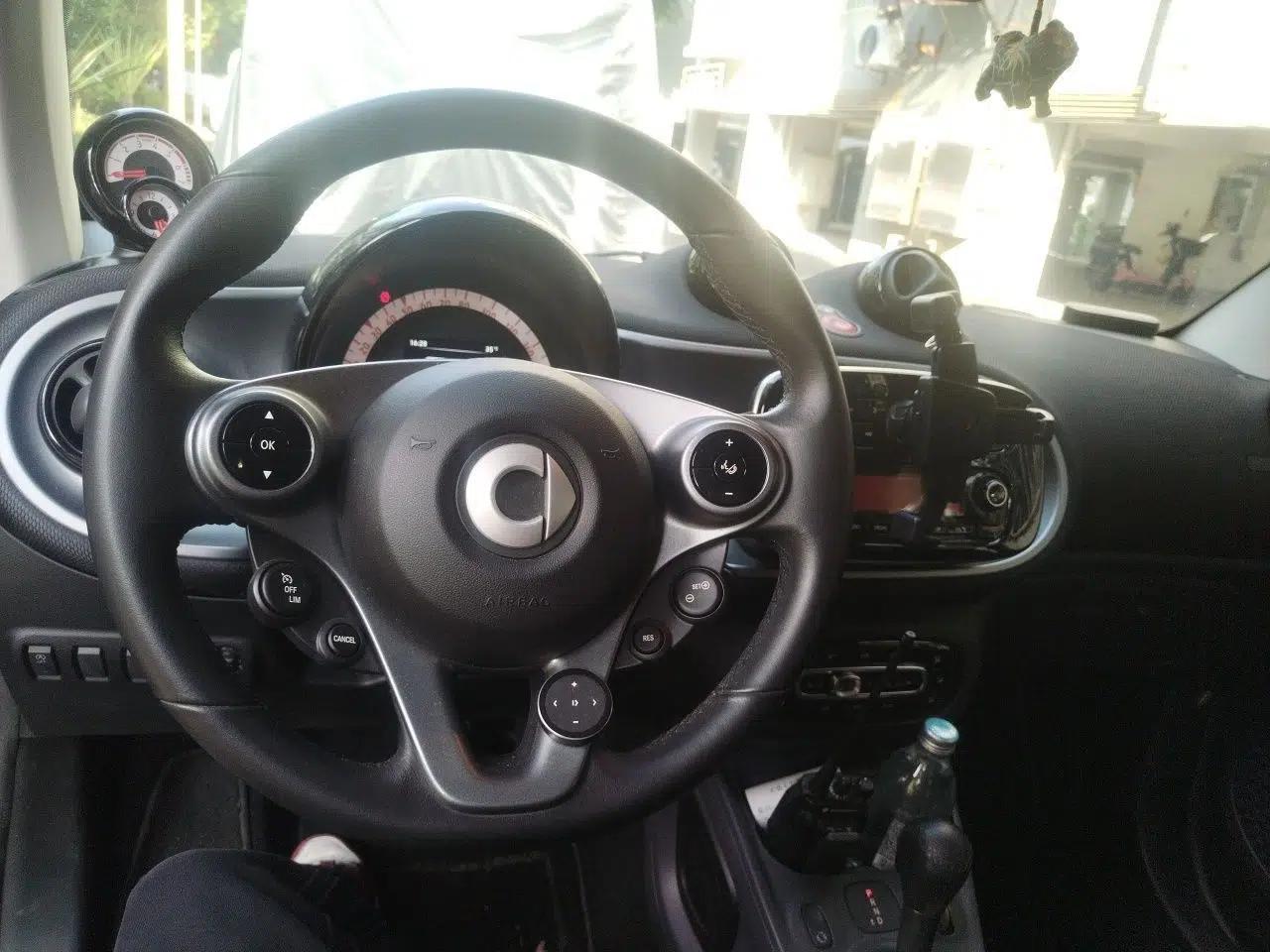 smart fortwo 2018 1.0L 52 kW Yaojin Special Edition China V Standard — миниатюра 11