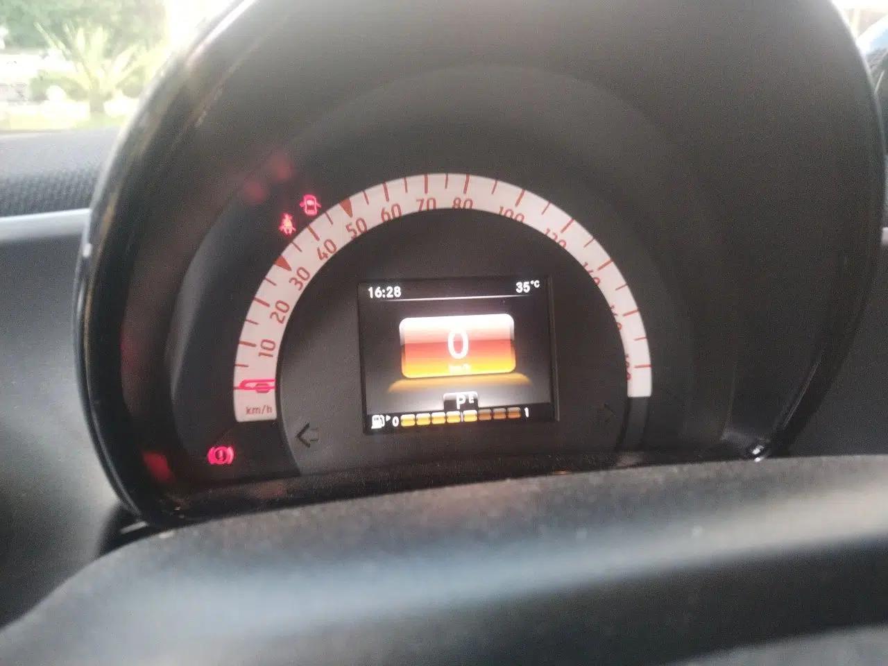 smart fortwo 2018 1.0L 52 kW Yaojin Special Edition China V Standard — миниатюра 12