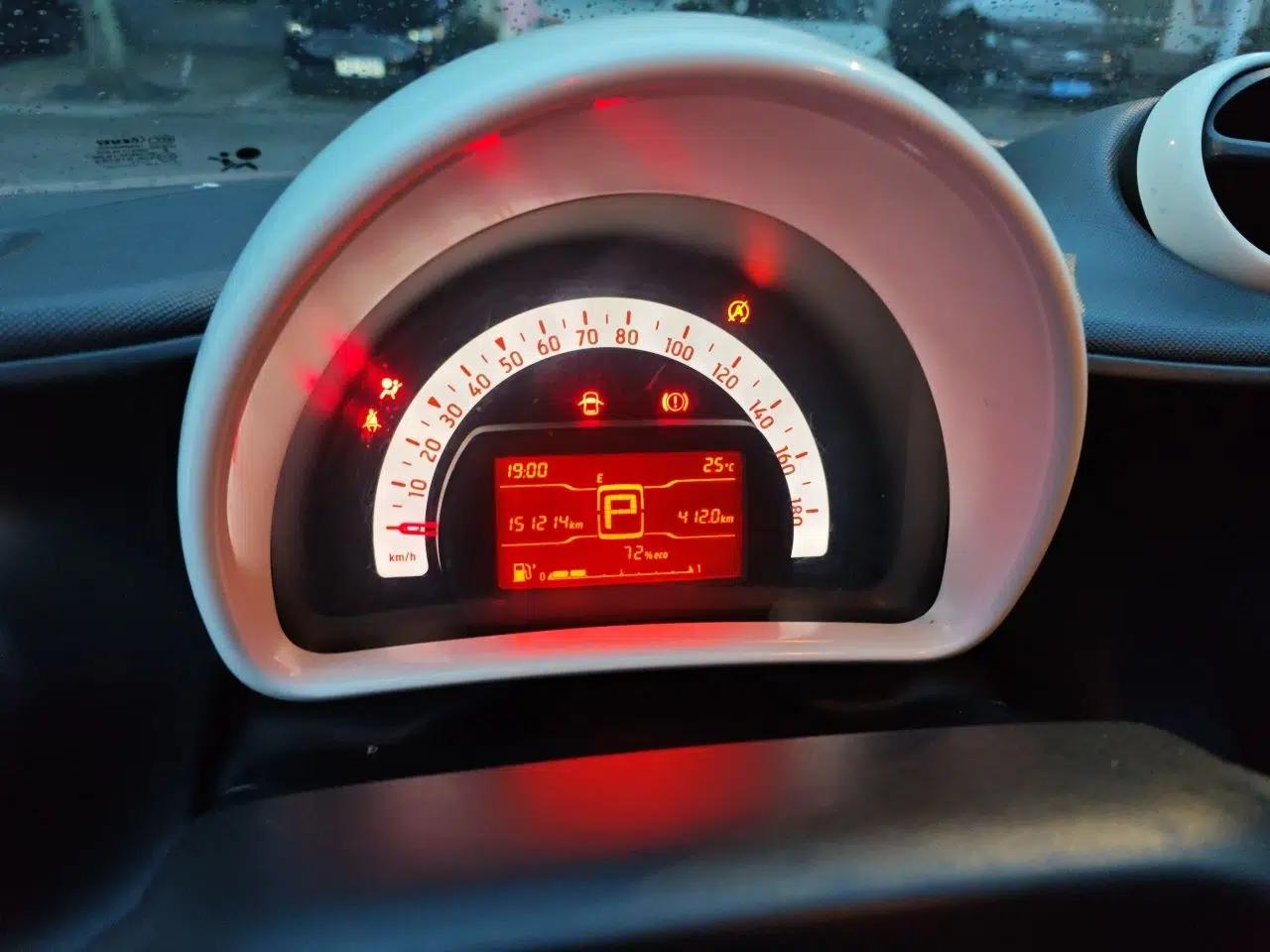 smart forfour 2016 1.0L 52 kW Dynamic Edition — миниатюра 12