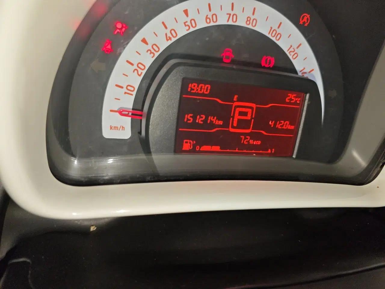 smart forfour 2016 1.0L 52 kW Dynamic Edition — миниатюра 13