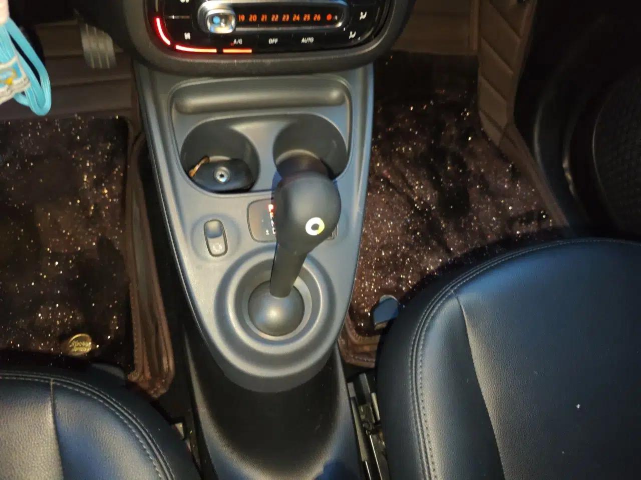 smart forfour 2016 1.0L 52 kW Dynamic Edition — миниатюра 15