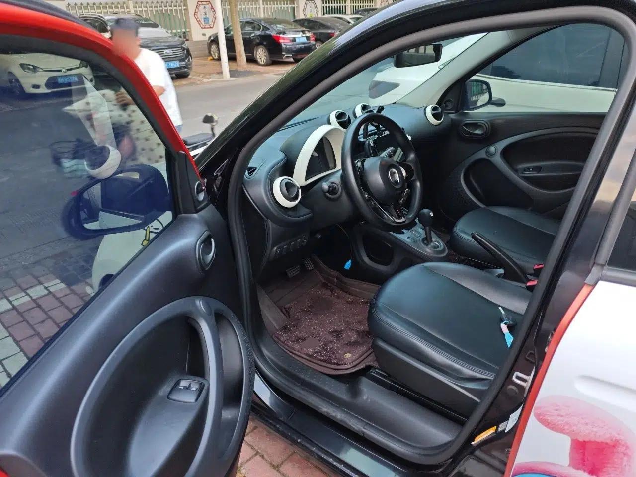 smart forfour 2016 1.0L 52 kW Dynamic Edition — миниатюра 17