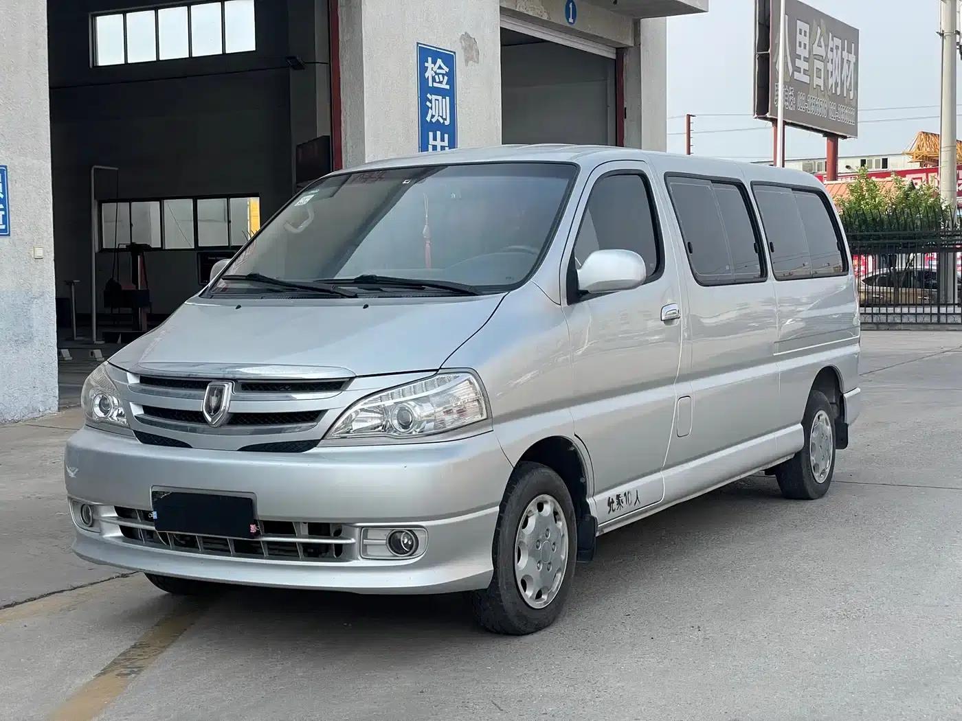 Grace 2016 2.2L Classic Edition Luxury Long Wheelbase 10-Seater — миниатюра 1