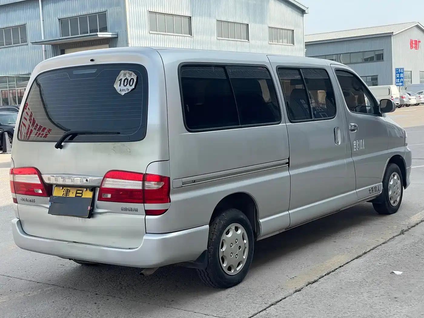 Grace 2016 2.2L Classic Edition Luxury Long Wheelbase 10-Seater — миниатюра 11