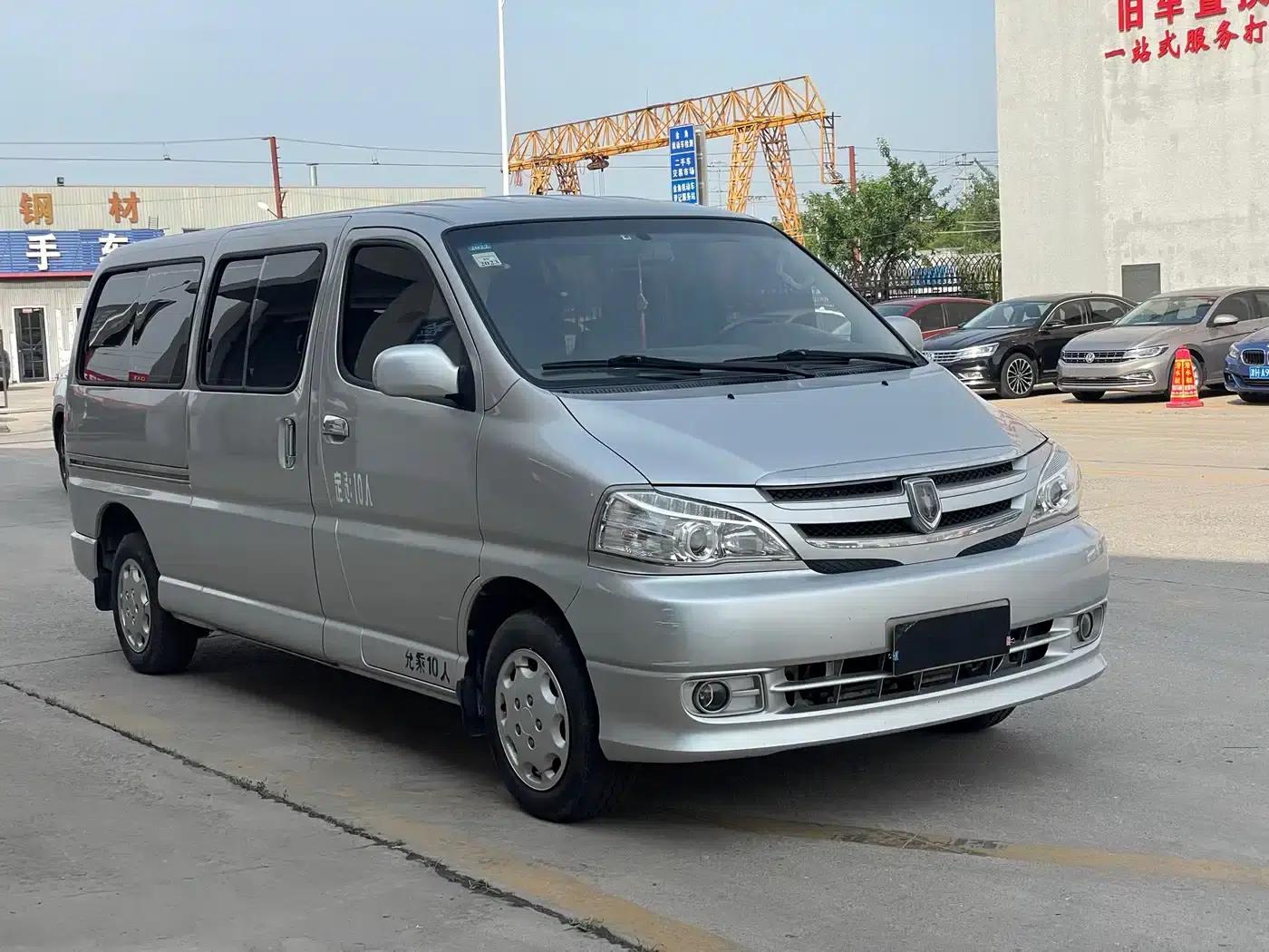 Grace 2016 2.2L Classic Edition Luxury Long Wheelbase 10-Seater — миниатюра 3