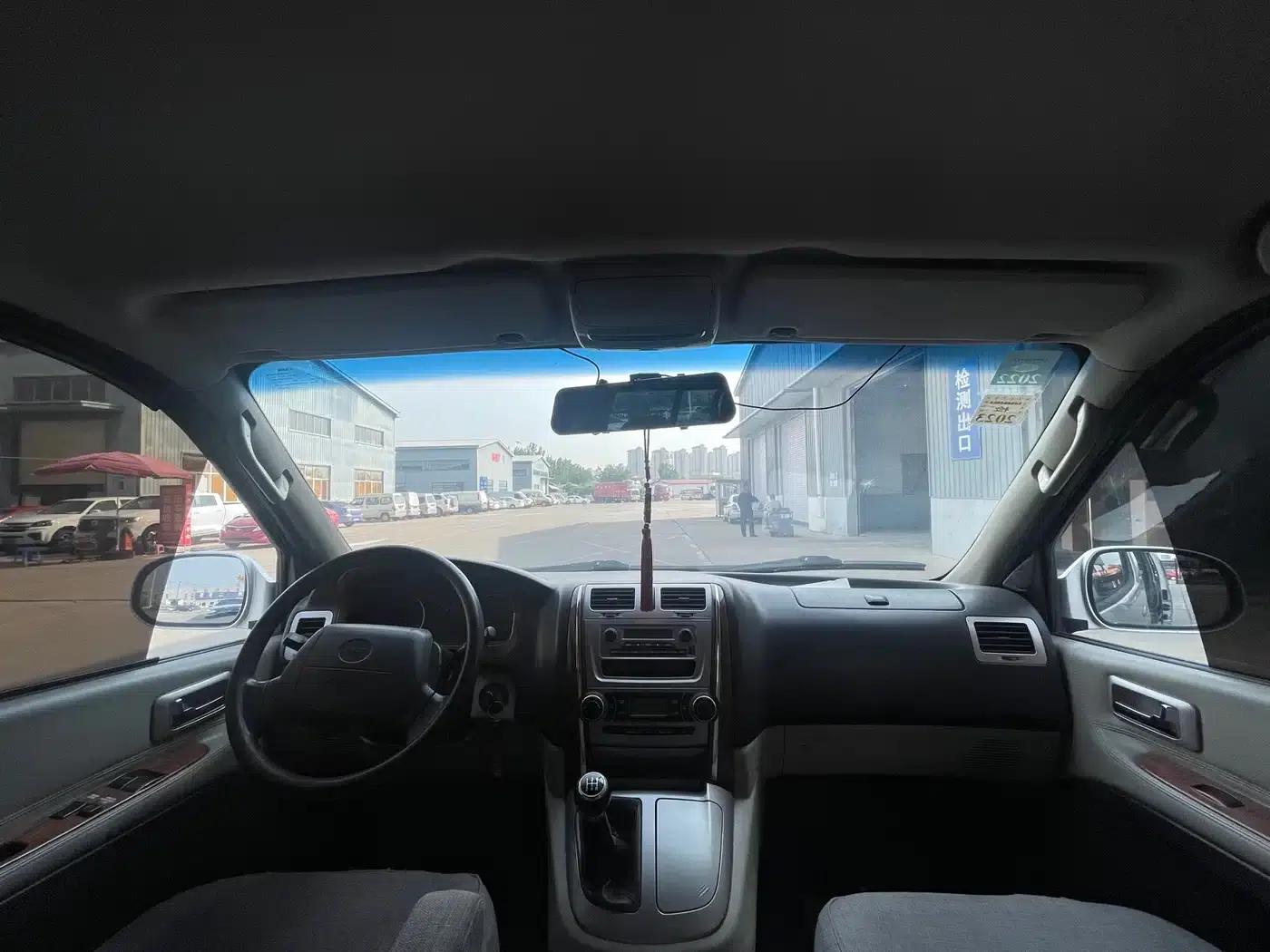 Grace 2016 2.2L Classic Edition Luxury Long Wheelbase 10-Seater — миниатюра 8