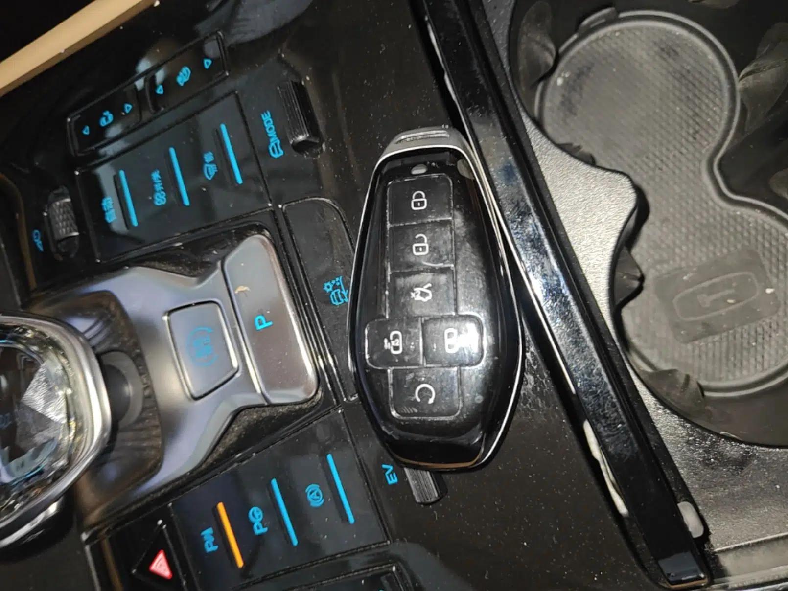 Denza D9 2025 DM-i Intelligent Drive 1020 Four-Wheel Drive Prestige Model — миниатюра 12