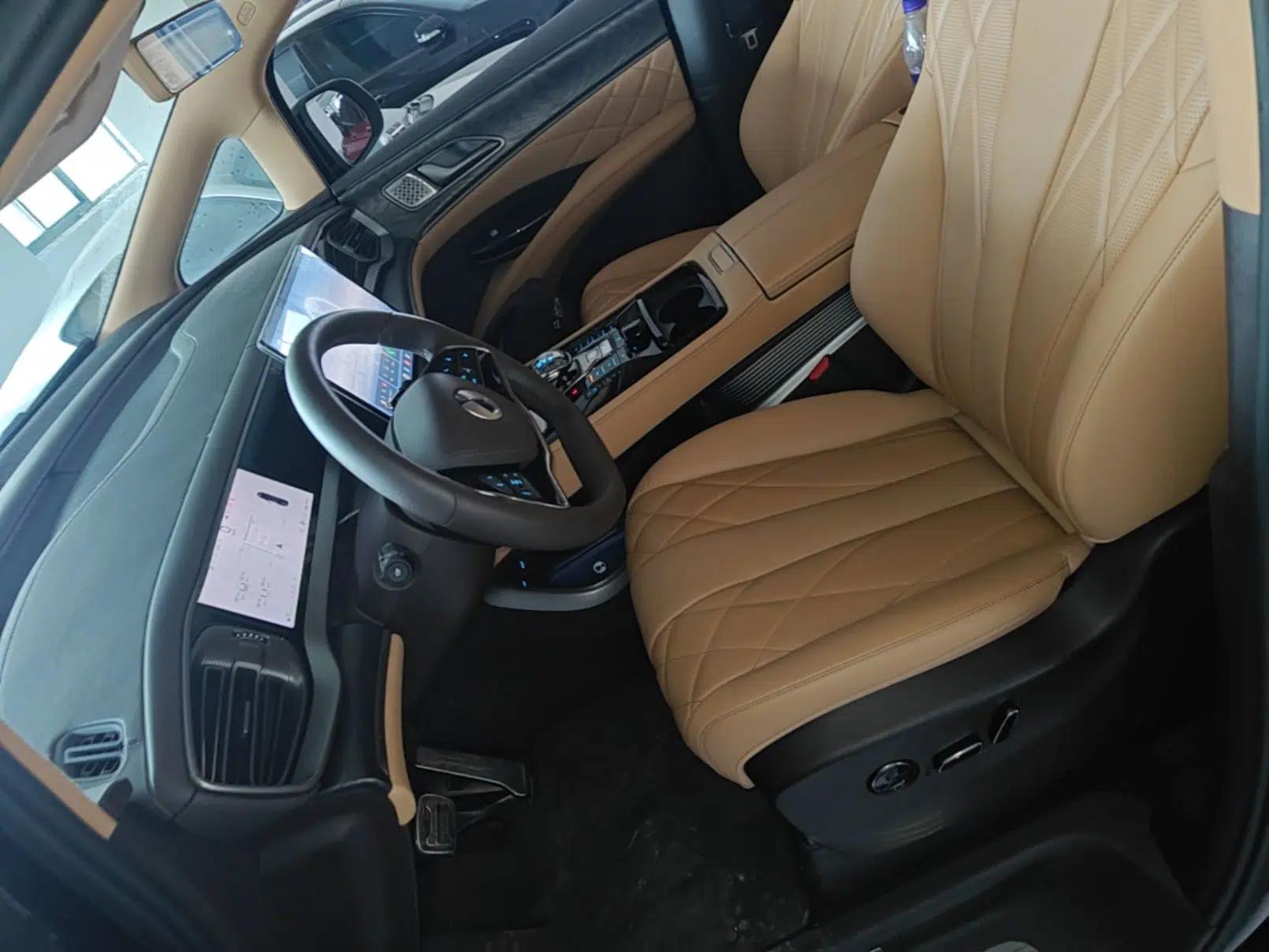 Denza D9 2025 DM-i Intelligent Drive 1020 Four-Wheel Drive Prestige Model — миниатюра 18