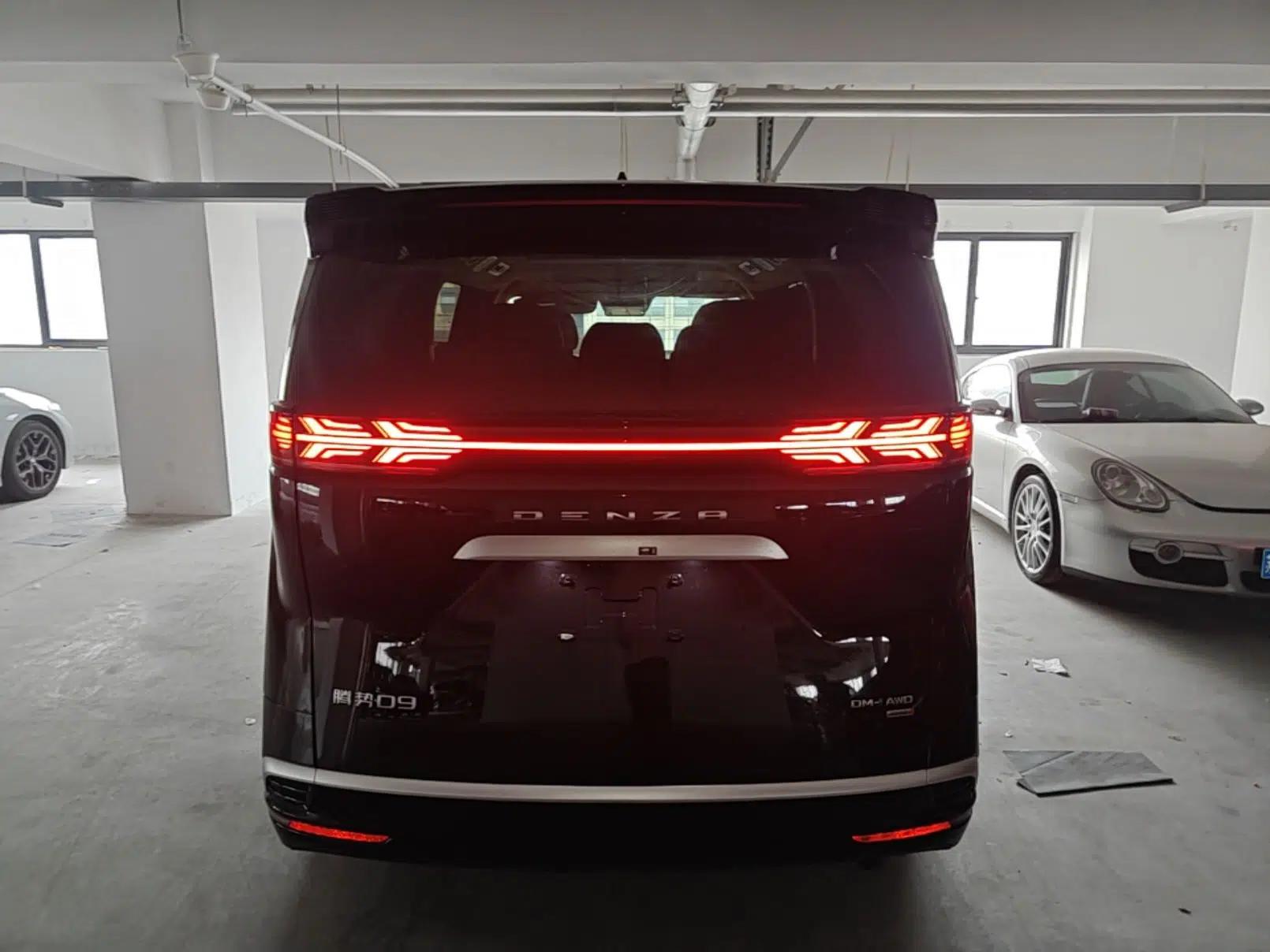Denza D9 2025 DM-i Intelligent Drive 1020 Four-Wheel Drive Prestige Model — миниатюра 5