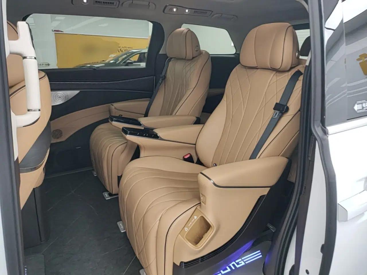 Denza D9 2024 DM-i 1050 Luxury Model — миниатюра 20