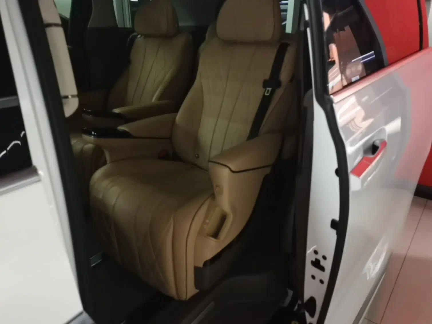 Denza D9 2022 DM-i 970 Four-Wheel Drive Prestige Model — миниатюра 20