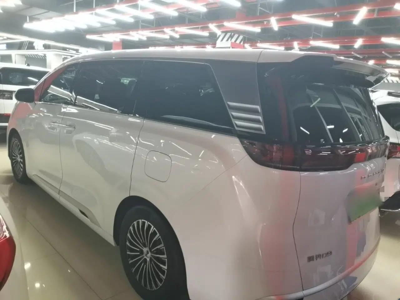 Denza D9 2022 DM-i 970 Four-Wheel Drive Prestige Model — миниатюра 4