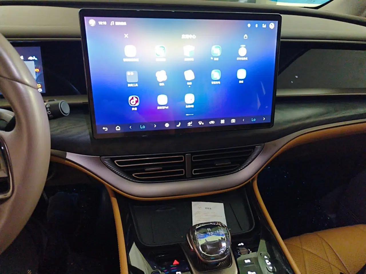 Denza D9 2022 DM-i 1040 Prestige Model — миниатюра 14