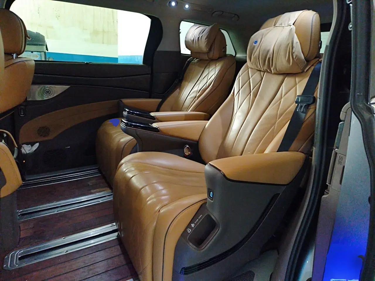 Denza D9 2022 DM-i 1040 Prestige Model — миниатюра 18