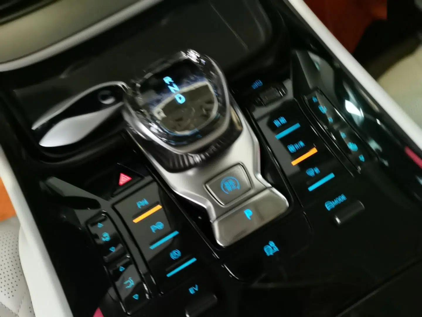 Denza D9 2025 DM-i Intelligent Drive 1020 Four-Wheel Drive Flagship Model — миниатюра 17