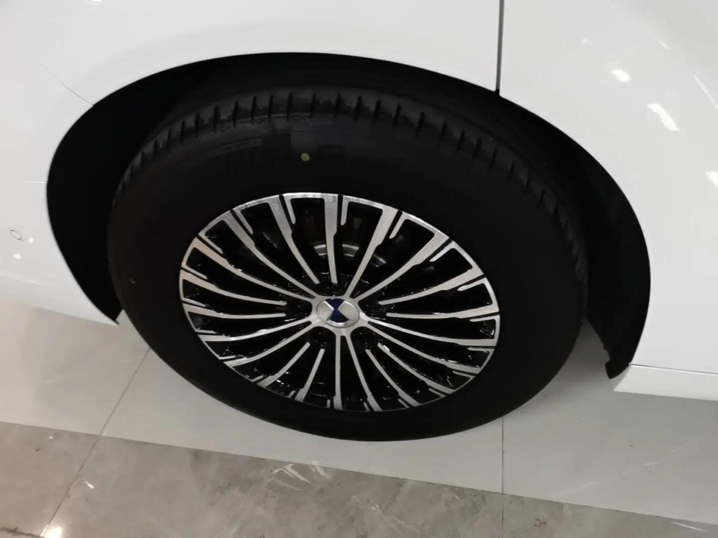Denza D9 2025 DM-i Intelligent Drive 1020 Four-Wheel Drive Flagship Model — миниатюра 10
