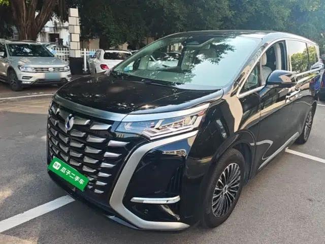 Denza D9 2022 DM-i 1040 Prestige Model