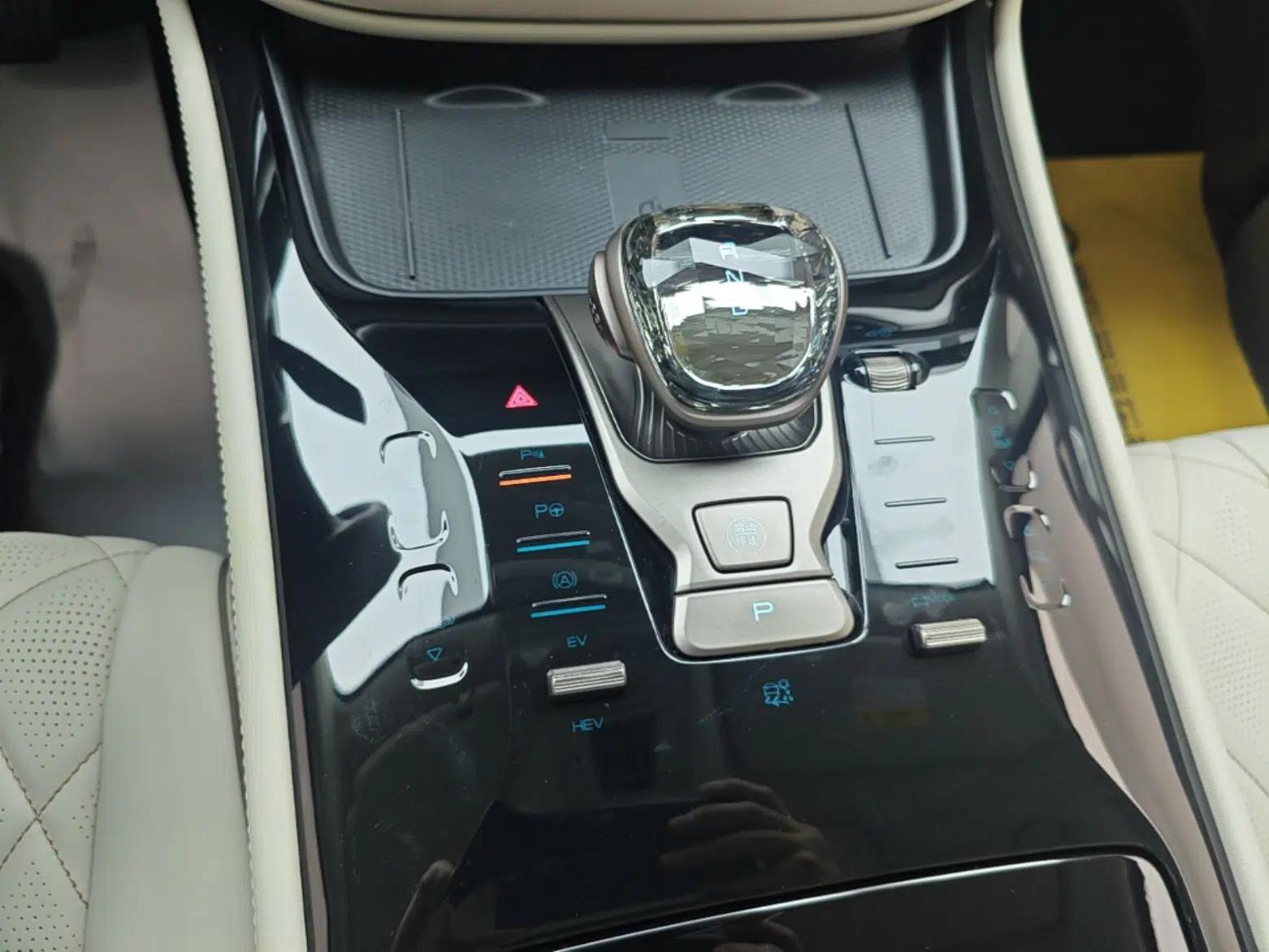 Denza D9 2022 DM-i 970 Four-Wheel Drive Flagship Model — миниатюра 17