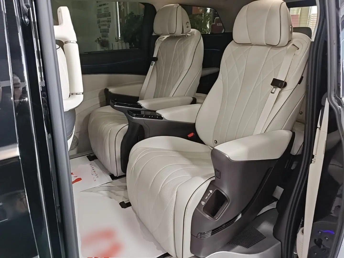 Denza D9 2024 DM-i 980 Four-Wheel Drive Prestige Model — миниатюра 20
