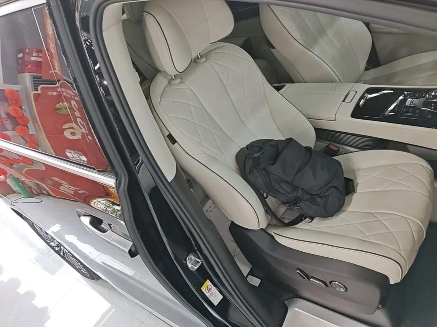 Denza D9 2024 DM-i 980 Four-Wheel Drive Prestige Model — миниатюра 23