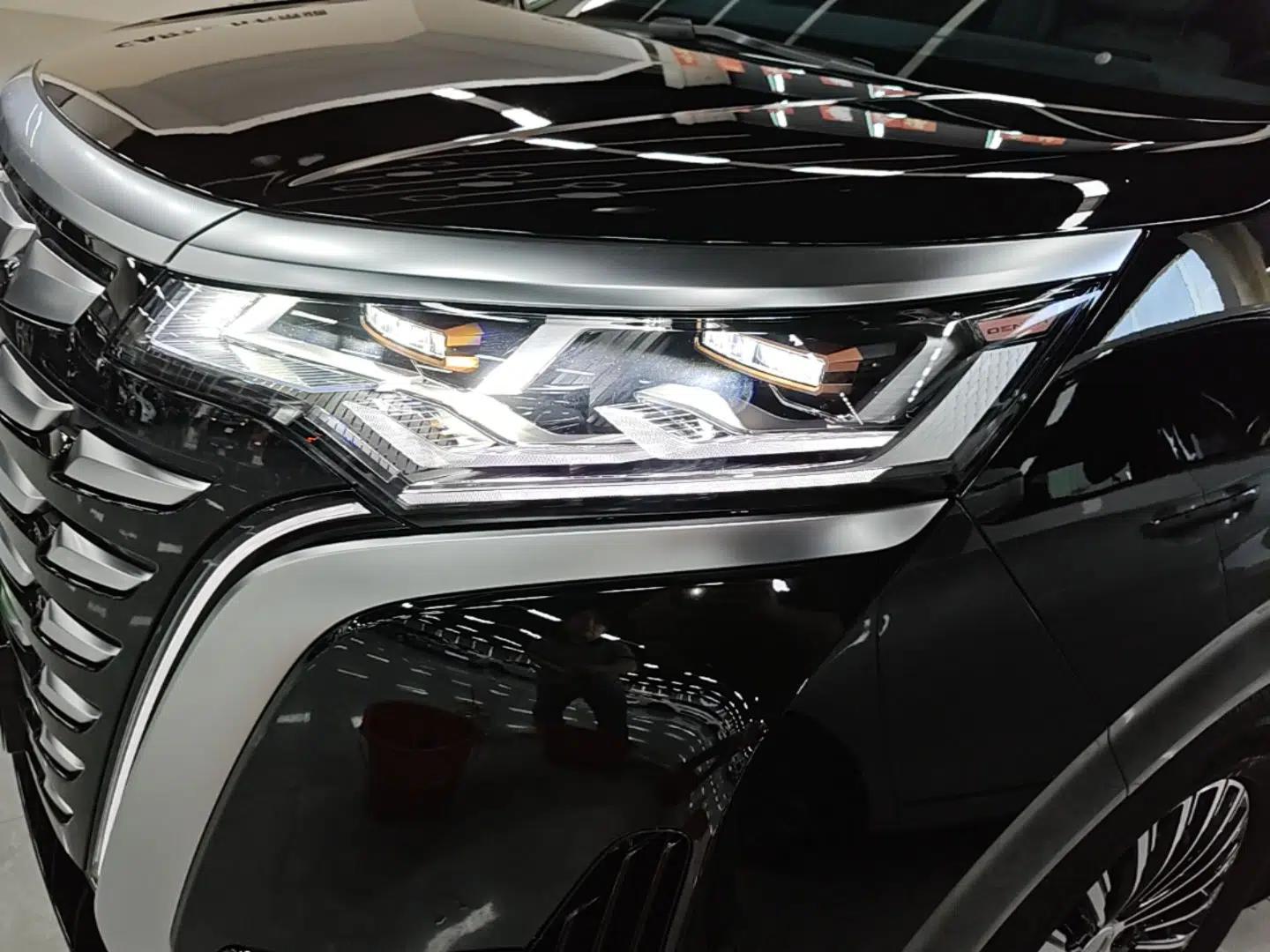 Denza D9 2024 DM-i 980 Four-Wheel Drive Prestige Model — миниатюра 9