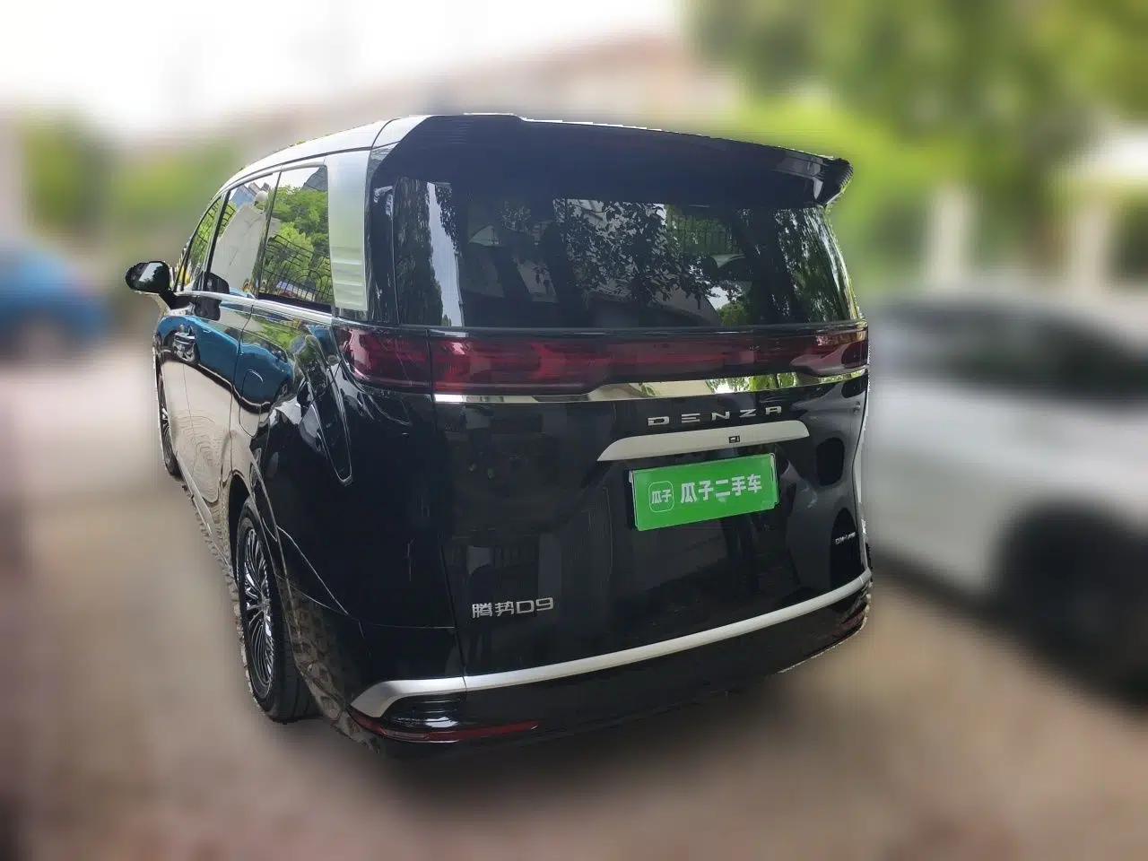 Denza D9 2024 DM-i 980 Four-Wheel Drive Prestige Model — миниатюра 4