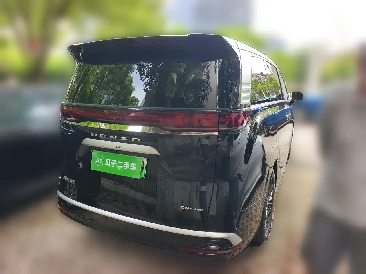 Denza D9 2024 DM-i 980 Four-Wheel Drive Prestige Model — миниатюра 6