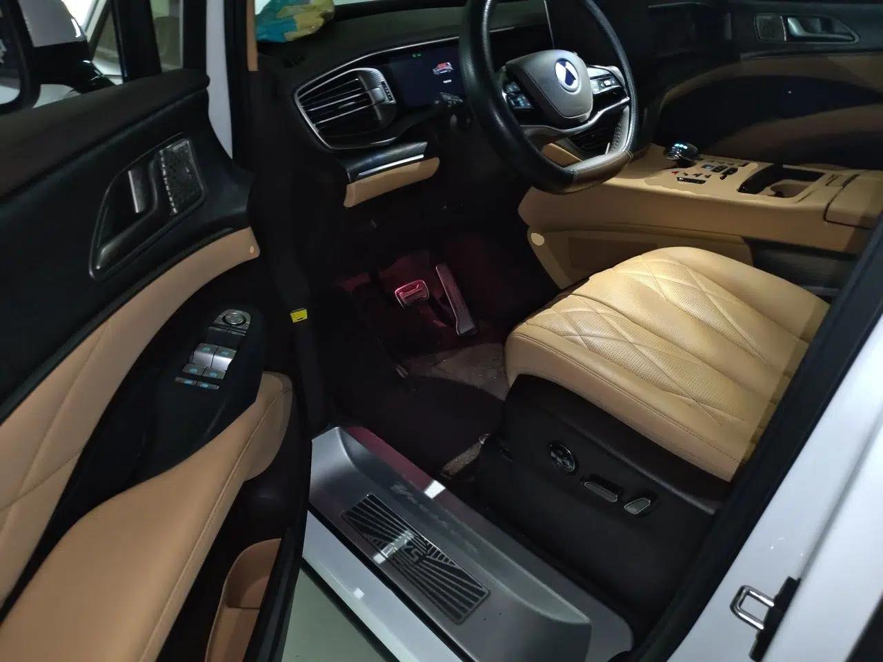 Denza D9 2025 DM-i Smart Drive 1020 Four-Wheel Drive Deluxe Model — миниатюра 17