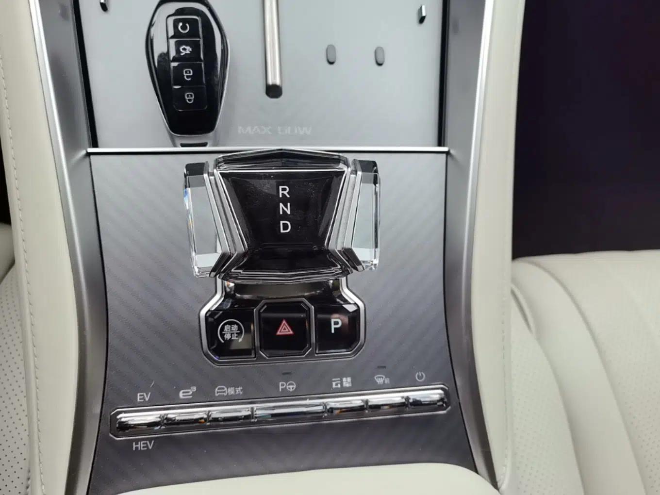 Denza Z9GT 2024 1100 Four-Wheel Drive Ultra Version — миниатюра 17