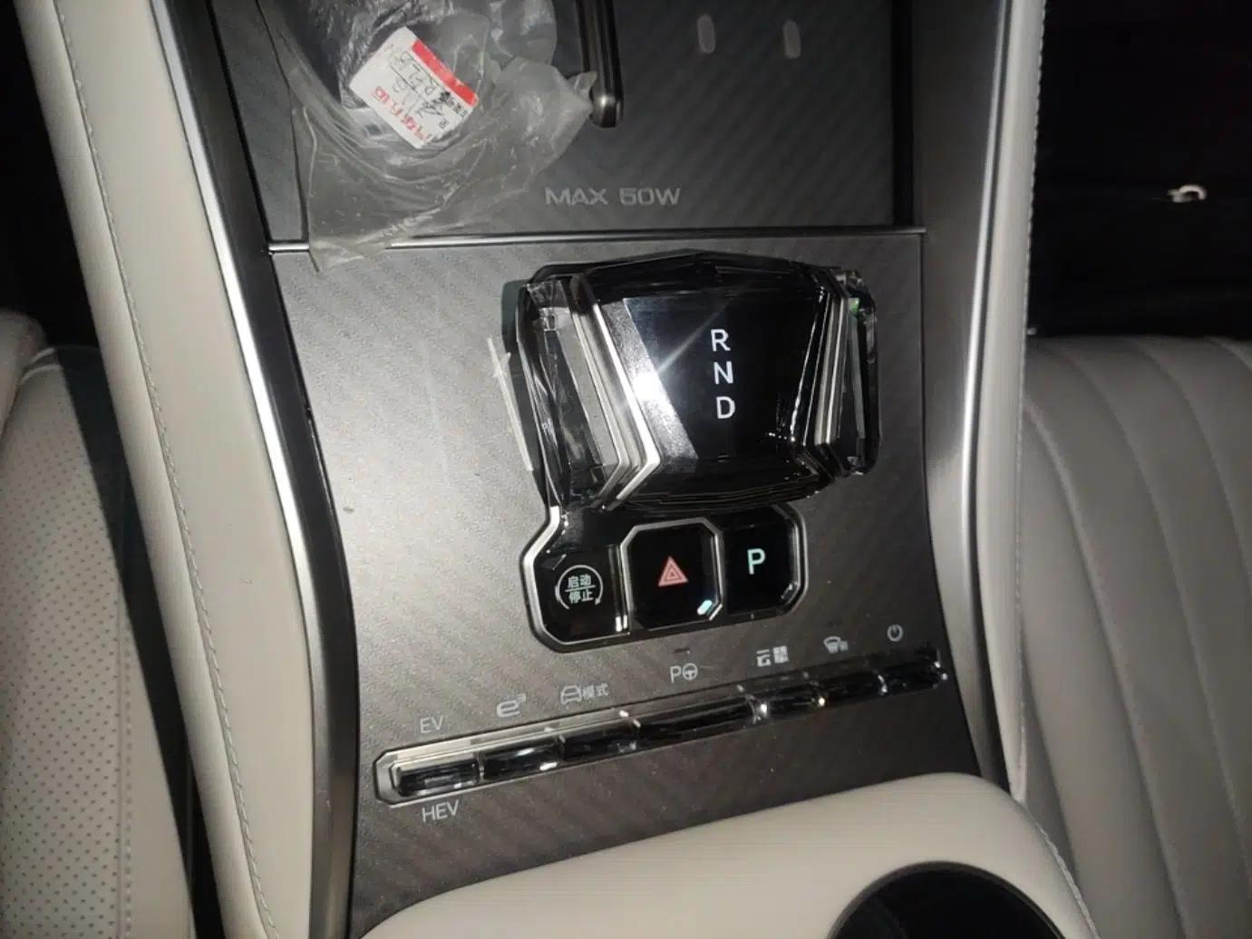 Denza Z9GT 2024 1100 Four-Wheel Drive Max Edition — миниатюра 17
