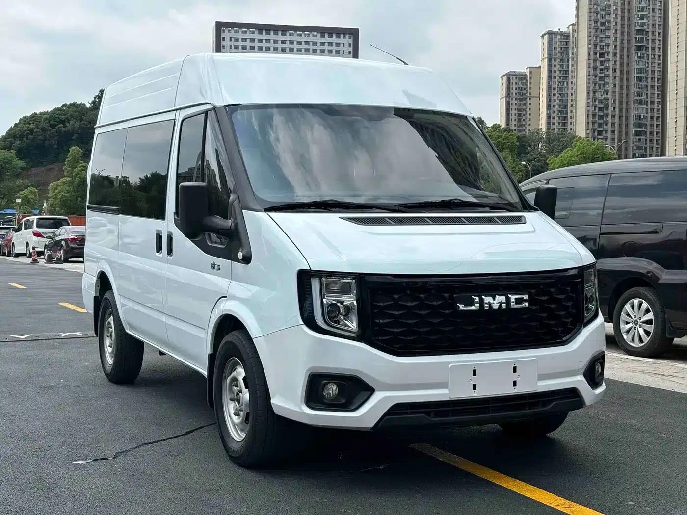 Jiangling Fushun 2023 2.0T Manual Short Wheelbase Mid-Roof Commercial Multi-Purpose Passenger Vehicle (6 Seats) — миниатюра 3