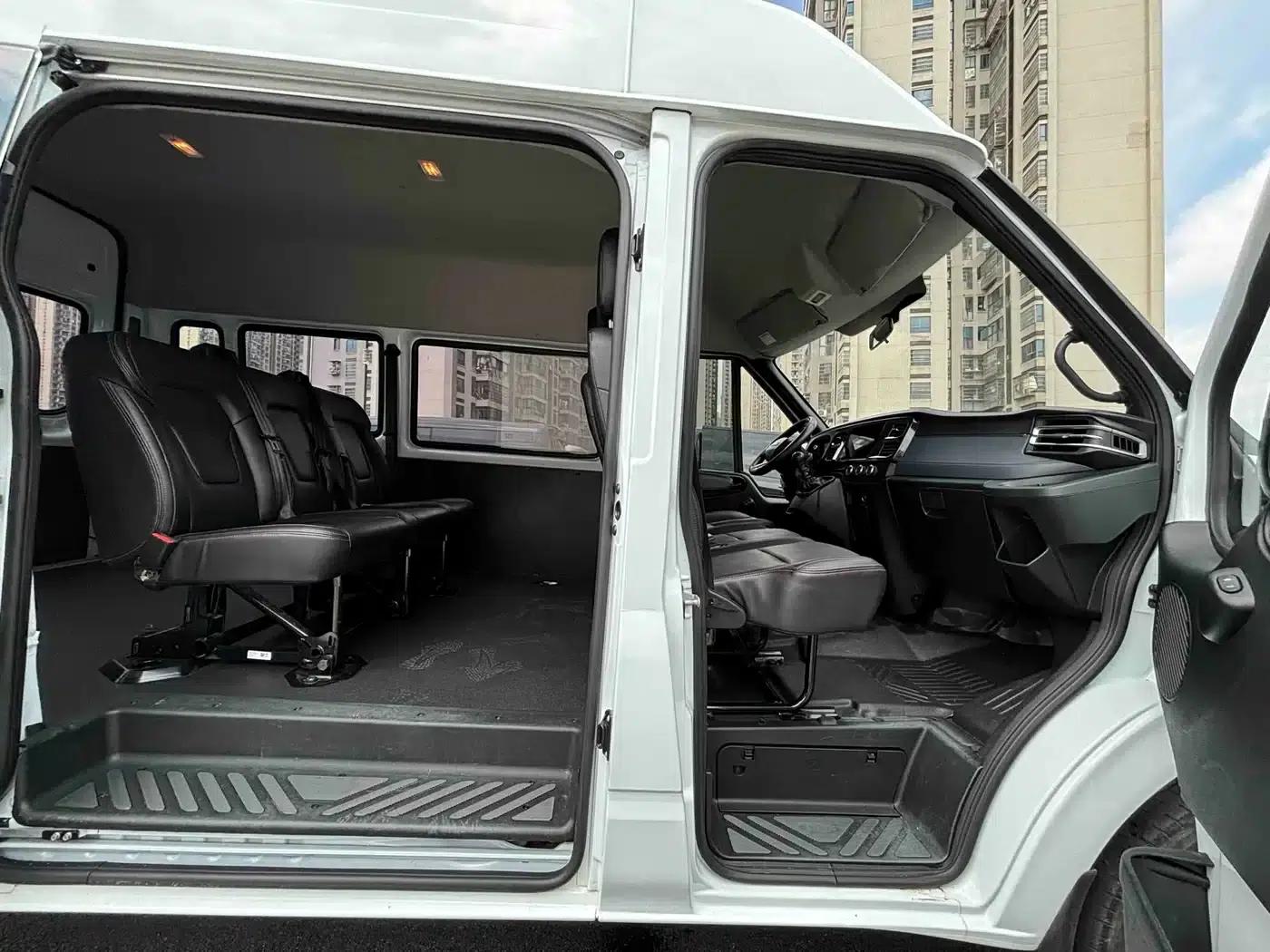 Jiangling Fushun 2023 2.0T Manual Short Wheelbase Mid-Roof Commercial Multi-Purpose Passenger Vehicle (6 Seats) — миниатюра 9