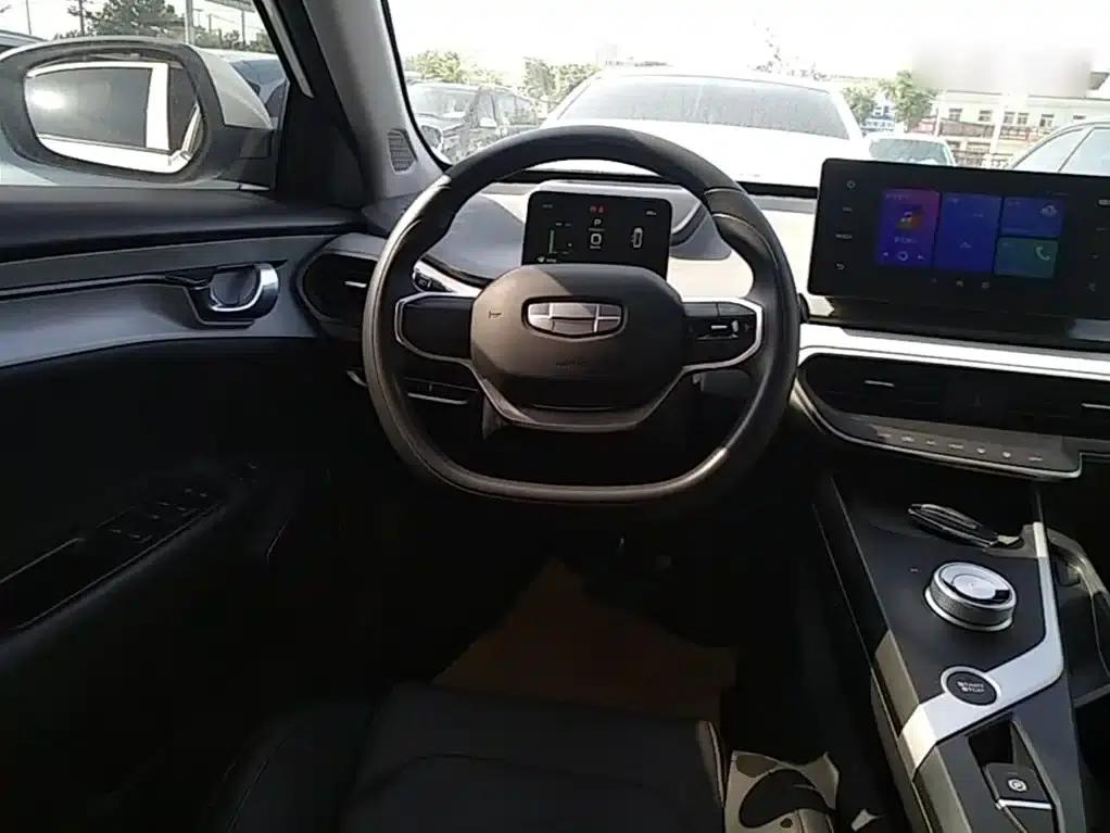 Geely Geometry A 2024 500KM Travel Edition — миниатюра 11