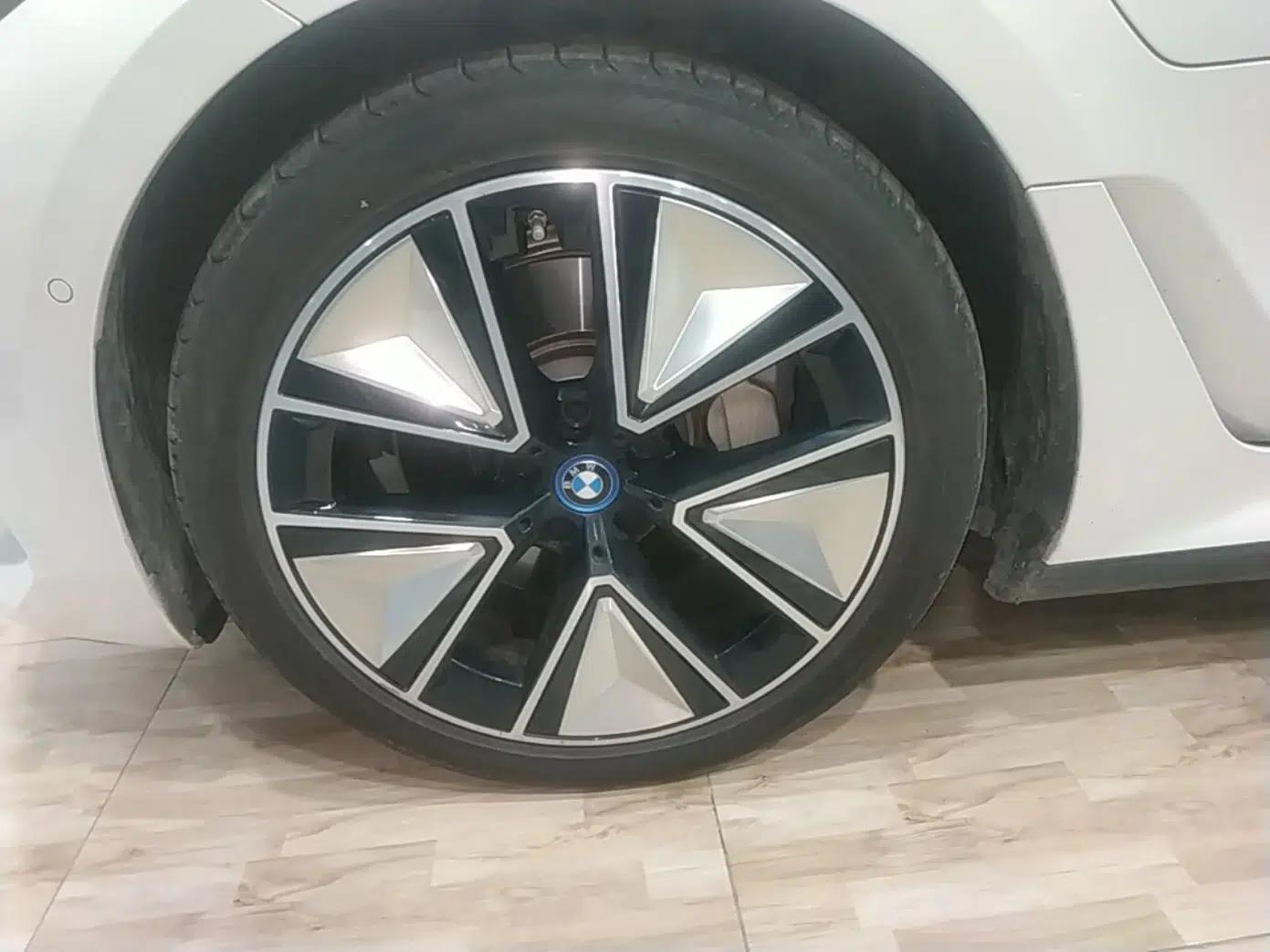BMW i3 2024 eDrive 40 L Midnight Sports Package — миниатюра 8
