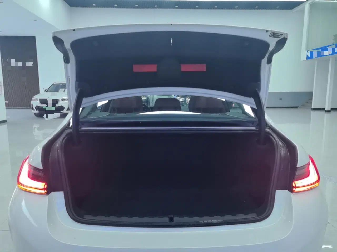 BMW i3 2023 eDrive 40 L Midnight Edition — миниатюра 22