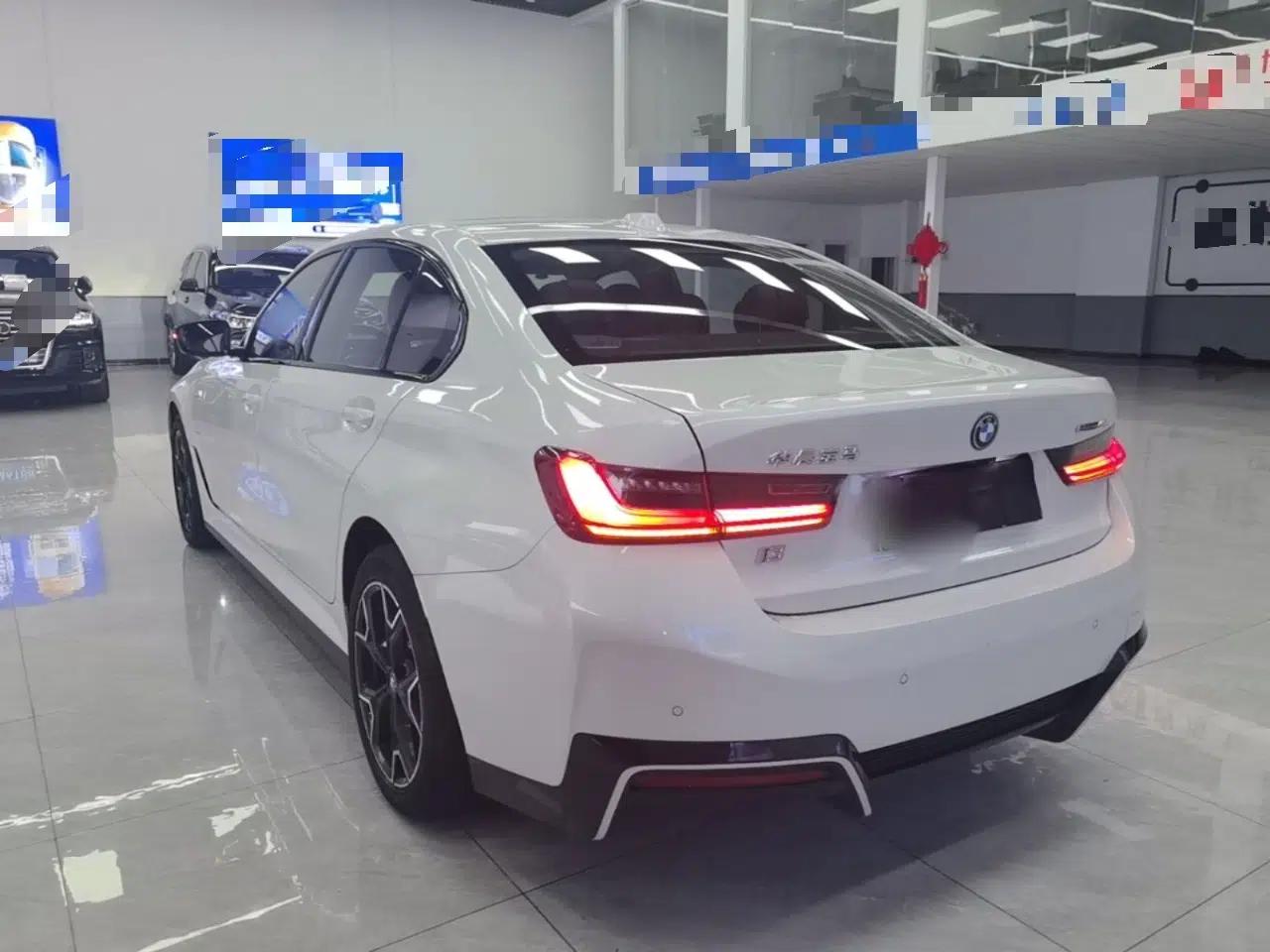 BMW i3 2023 eDrive 40 L Midnight Edition — миниатюра 4