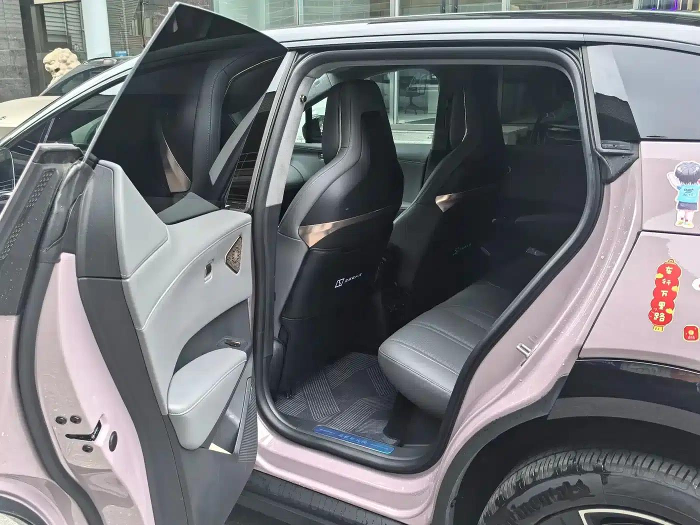 Jike X 2025 Five-Seat Four-Wheel Drive Sport Edition — миниатюра 17