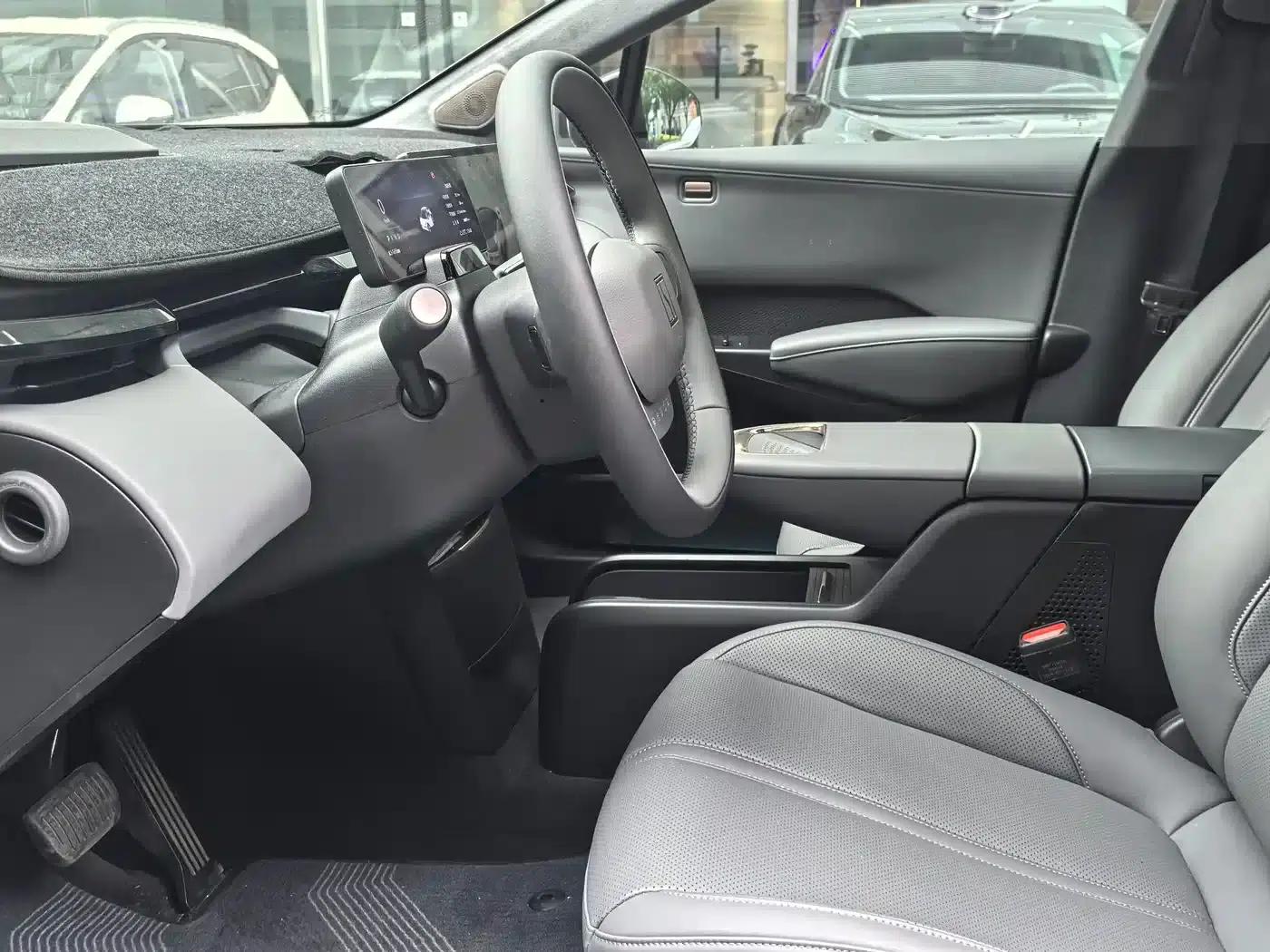 Jike X 2025 Five-Seat Four-Wheel Drive Sport Edition — миниатюра 21