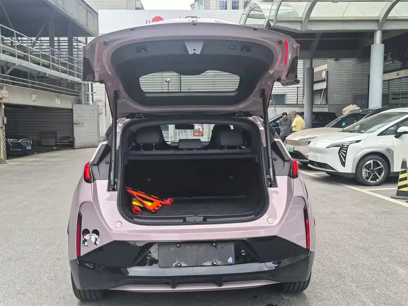 Jike X 2025 Five-Seat Four-Wheel Drive Sport Edition — миниатюра 22