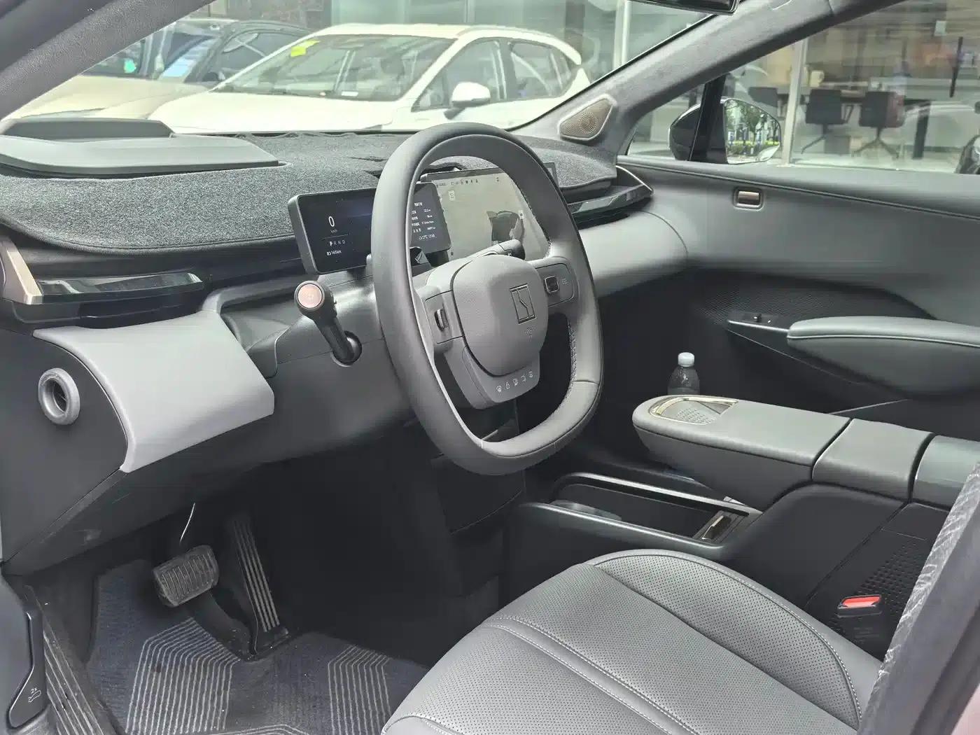 Jike X 2025 Five-Seat Four-Wheel Drive Sport Edition — миниатюра 23