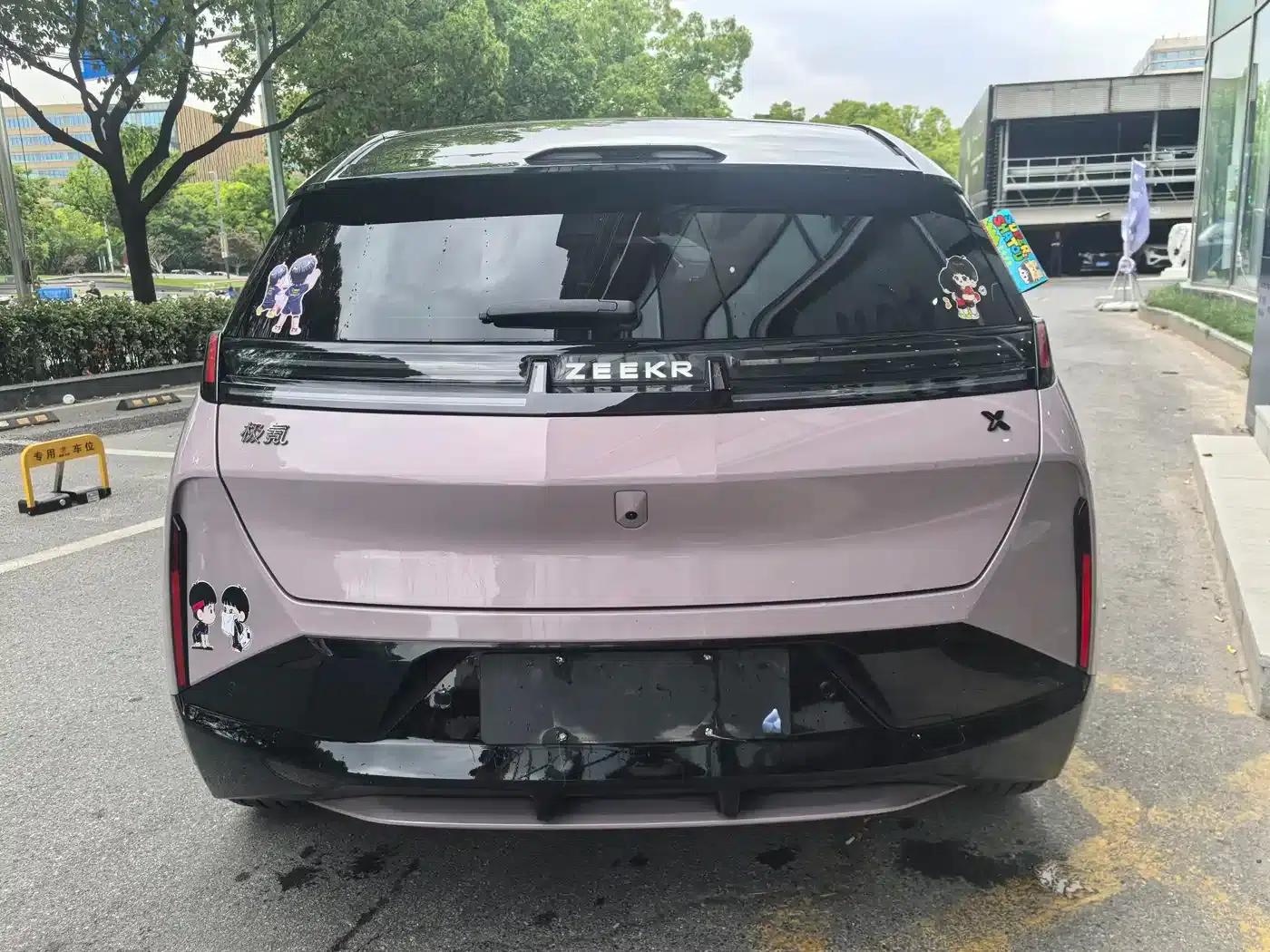 Jike X 2025 Five-Seat Four-Wheel Drive Sport Edition — миниатюра 5